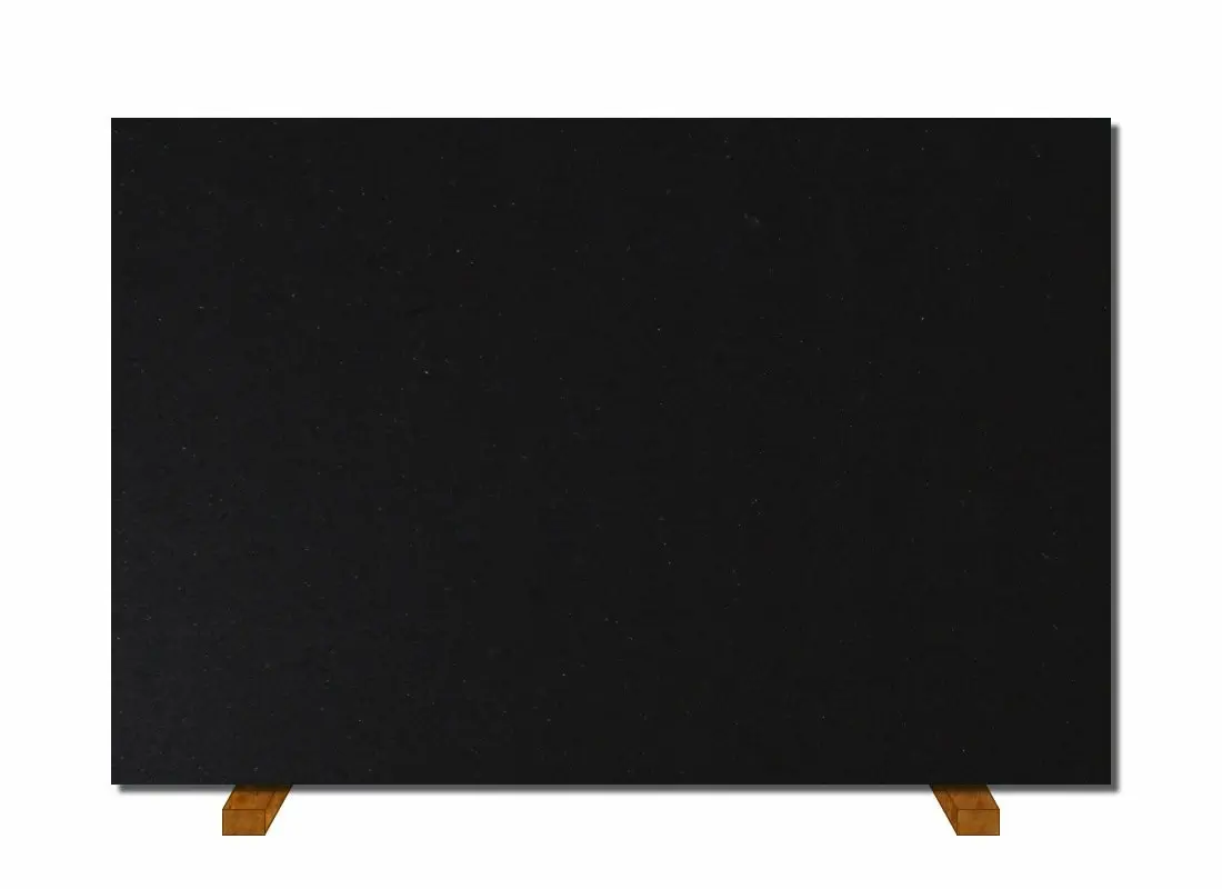 Preto São Gabriel granito slab no cavalete